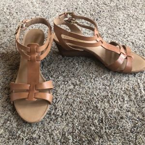 Franco Sarto Low Wedge Tan Sandal (8.5M)